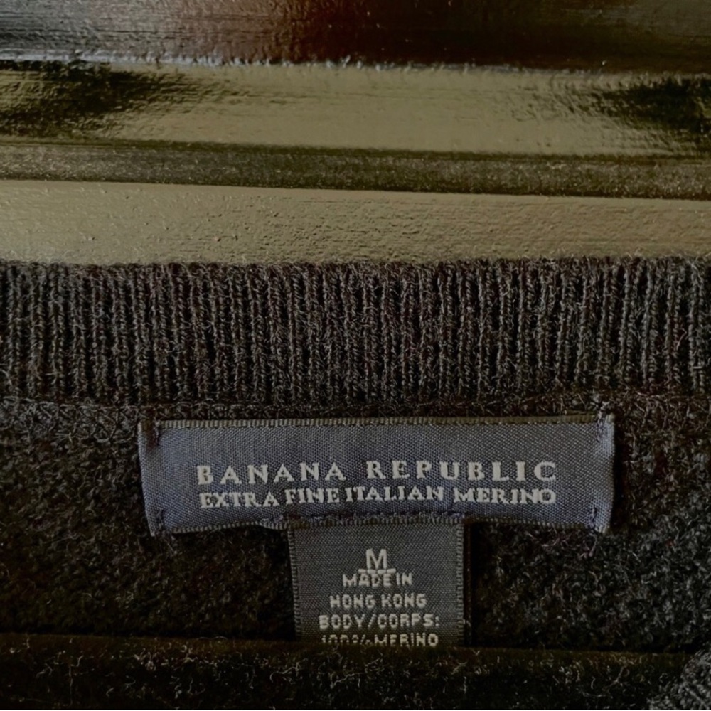 BANANA REPUBLIC- Women’s Extra Fine Italian Black Knit Crewneck Merino Sweater - Picture 2 of 3